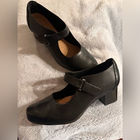 Clark’s Unstructured Mary Jane Heels - Picture 1 of 7